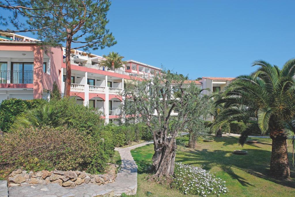 Apart-hotel Pierre & L'ange Gardien 3*